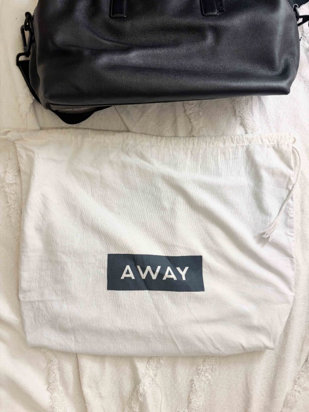 AWAY The Everywhere Travel Weekend Bag in Black Leather - Picture 7 of 8